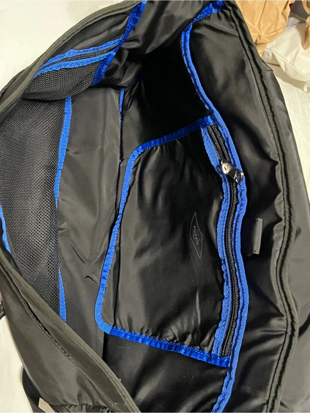Fossil Black Nylon Messenger Bag with Contrast Stitching